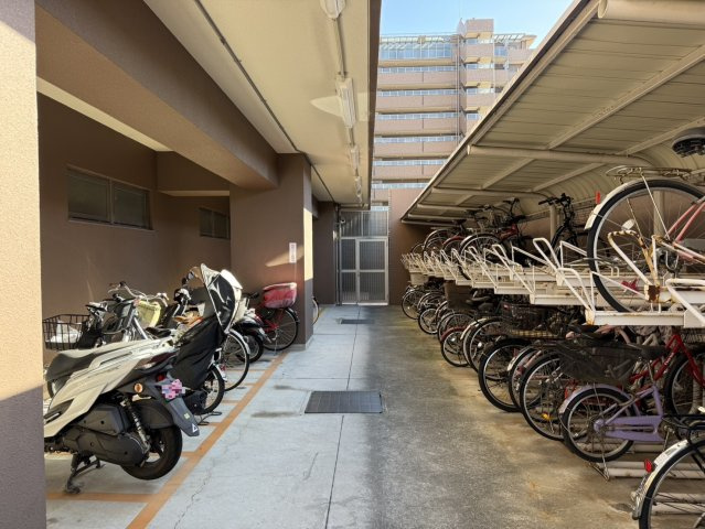ライオンズマンション上野芝駅前の駐輪場