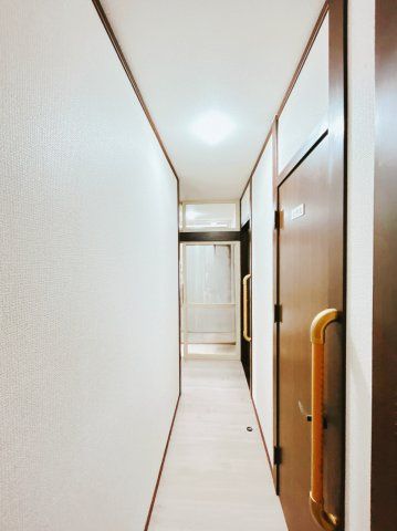 北見市田端町１２３番地１６　中古売家の玄関|【リフォーム後】玄関ホールです。