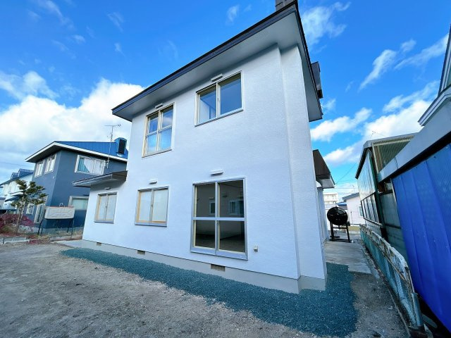 北見市田端町１２３番地１６　中古売家の外観|【リフォーム後】外観別アングルです。木を撤去し、印象が変わりました！屋根と外壁も塗装致しました。