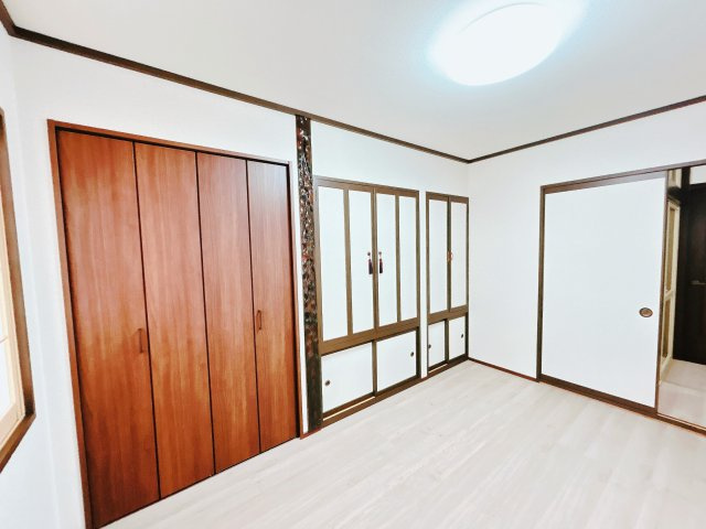 北見市田端町１２３番地１６　中古売家の洋室|【リフォーム後】１階洋室別アングルです。
