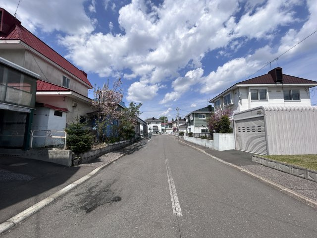 【前面道路含む現地写真】 | 北見市田端町１２３番地１６　中古売家 | 前面道路です。