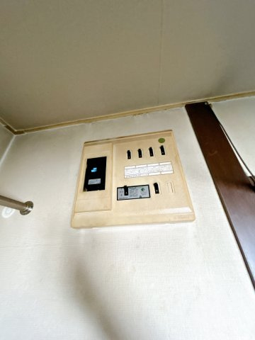 【発電・温水設備】 | 北見市田端町１２３番地１６　中古売家 | 【リフォーム後】ブレーカーです。