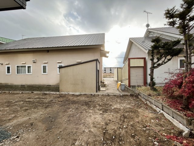 【外観】 | 北見市田端町１２３番地１６　中古売家 | 【リフォーム後】外観別アングルです。サンルームの解体が完了しました。