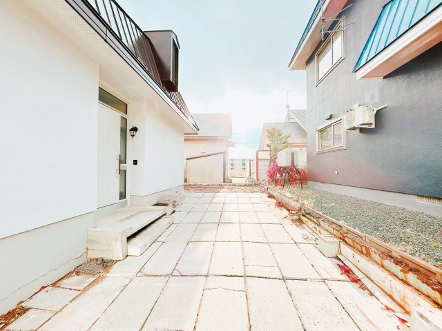 【外観】 | 北見市田端町１２３番地１６　中古売家 | 【リフォーム後】カーポートを解体致しました。