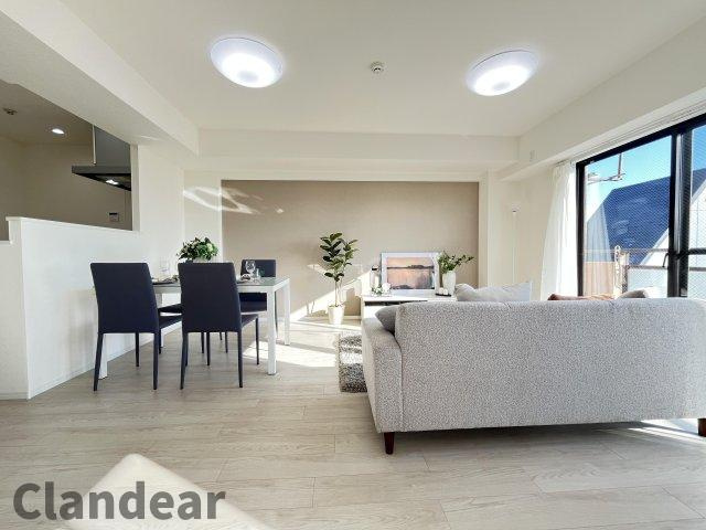 ライオンズマンション東堀切二丁目の居間・リビング|ドキドキの新生活も、安心してスタート。ぴったりの住まいを見つけませんか？クランディアが一緒に住まい選びをサポートします‼　まずは、お気軽にお問合せください　＃クランディア