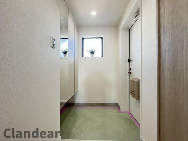 ライオンズマンション東堀切二丁目の玄関|ドキドキの新生活も、安心してスタート。ぴったりの住まいを見つけませんか？クランディアが一緒に住まい選びをサポートします‼　まずは、お気軽にお問合せください　＃クランディア