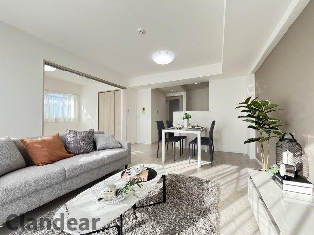 ライオンズマンション東堀切二丁目の居間・リビング|ドキドキの新生活も、安心してスタート。ぴったりの住まいを見つけませんか？クランディアが一緒に住まい選びをサポートします‼　まずは、お気軽にお問合せください　＃クランディア