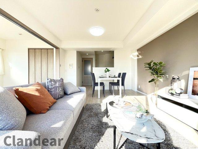 ライオンズマンション東堀切二丁目の居間・リビング|ドキドキの新生活も、安心してスタート。ぴったりの住まいを見つけませんか？クランディアが一緒に住まい選びをサポートします‼　まずは、お気軽にお問合せください　＃クランディア