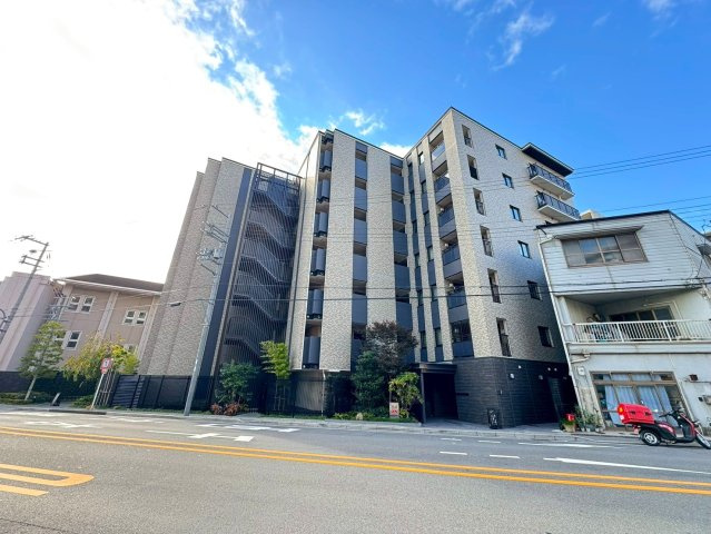 ◆２沿線利用可◆南向きにつき陽当たり良好◆床暖房付き◆収納豊富◆ジオ京都二条