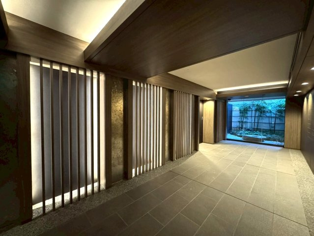 ◆２沿線利用可◆南向きにつき陽当たり良好◆床暖房付き◆収納豊富◆ジオ京都二条のエントランス|エントランス