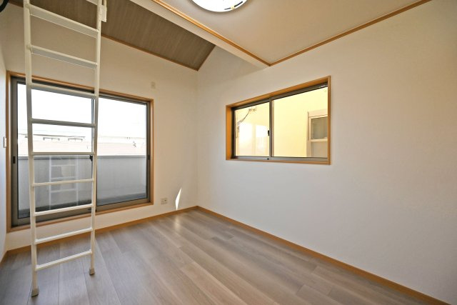 宝塚市高司3丁目中古戸建｜4LDK+駐車2台可(車種制限有)の洋室|-洋室6帖(2F)-