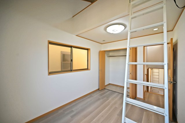 宝塚市高司3丁目中古戸建｜4LDK+駐車2台可(車種制限有)の洋室|-洋室6帖(2F)-