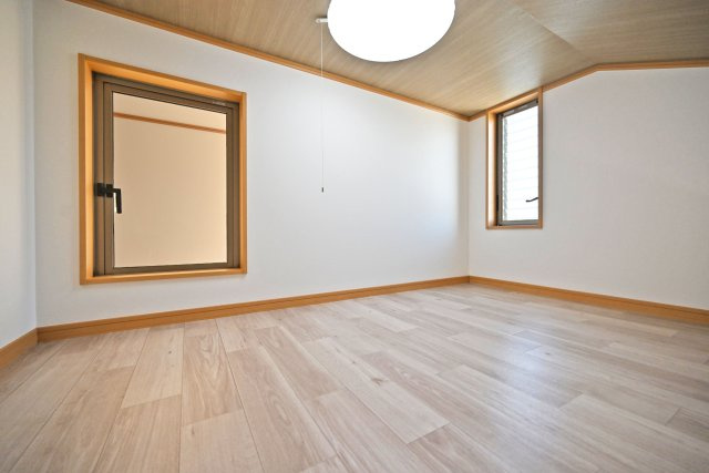 宝塚市高司3丁目中古戸建｜4LDK+駐車2台可(車種制限有)の洋室|-ロフト3帖(2F)-