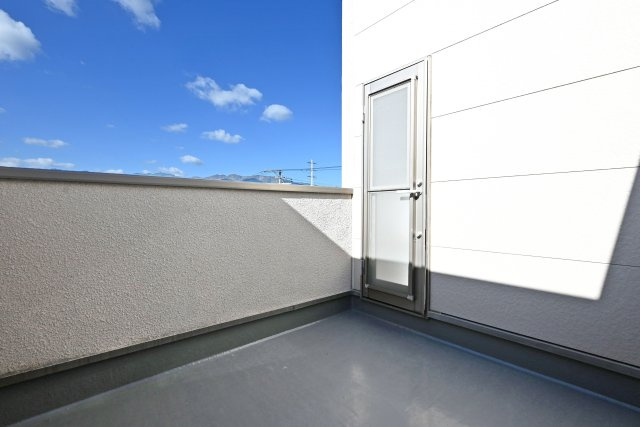 宝塚市高司3丁目中古戸建｜4LDK+駐車2台可(車種制限有)のバルコニー|ルーフバルコニー写真です。