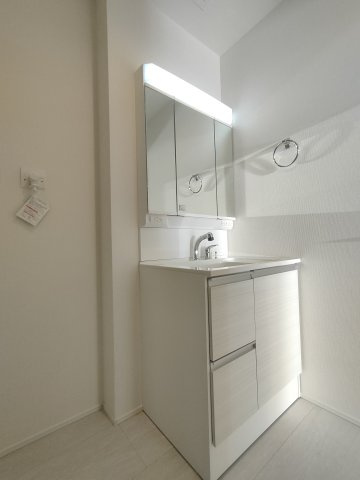 三郷市　鷹野5丁目　新築戸建　全2棟の洗面所|お手入れラク素材でいつでもピカピカ