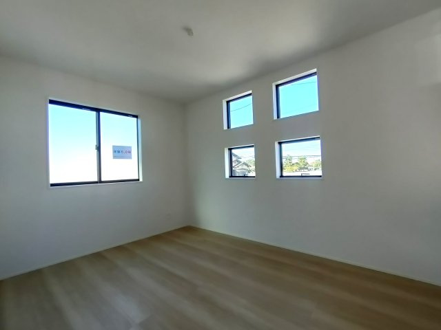 三郷市　鷹野5丁目　新築戸建　全2棟の洋室|2面採光で光と風が心地よい、快適プライベート