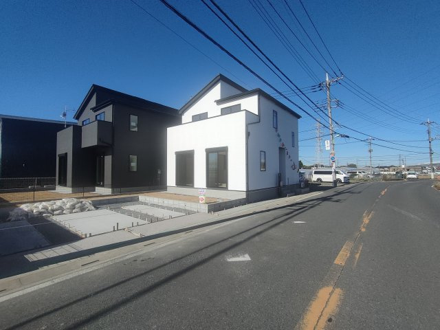 三郷市　鷹野5丁目　新築戸建　全2棟の前面道路含む現地写真|前面道路含む現地写真です
