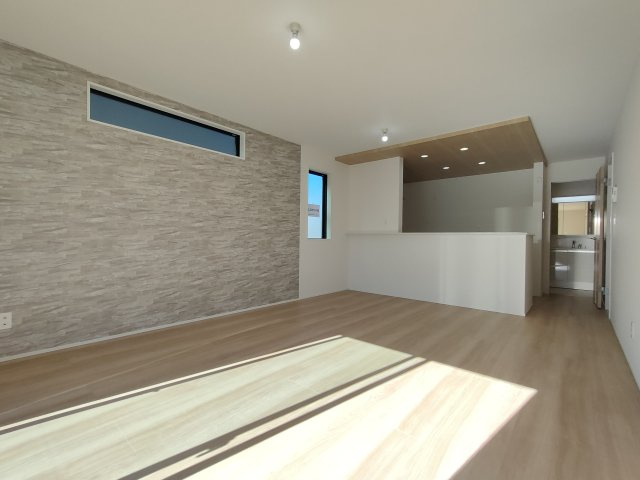 三郷市　鷹野5丁目　新築戸建　全2棟の居間・リビング|陽だまりに包まれる快適リビングで毎日が楽しい