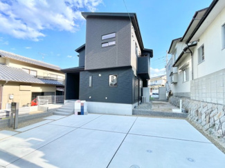 【前面道路含む現地写真】