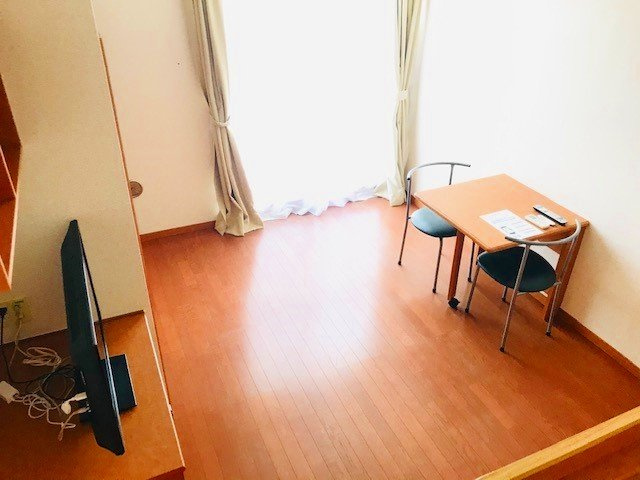 レオパレス宮ノ前１号棟の居間・リビング