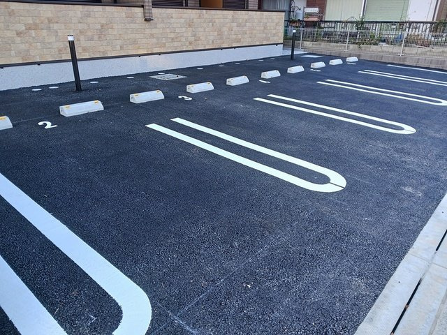 ヒカルサ坂戸芦山町の駐車場