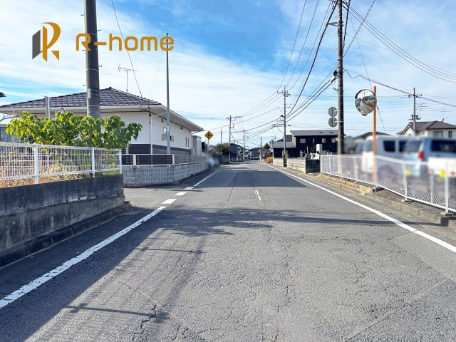 水戸市渡里町第5　新築戸建て　6号棟の前面道路含む現地写真|周辺環境も併せて案内致します♪
閑静な住宅地で笑顔あふれる新生活！
ぜひ現地へお越しください♪