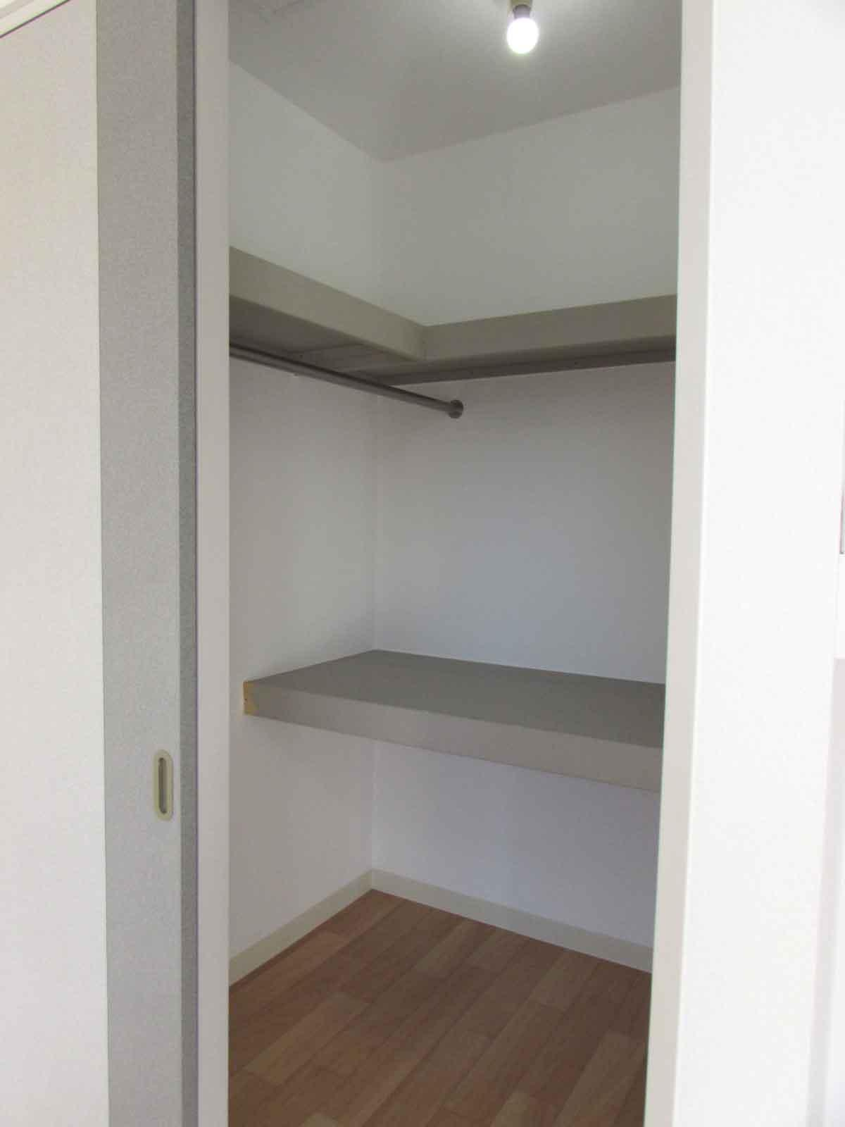 グランデソーニョB棟の収納|ウォークインクローゼットがあります