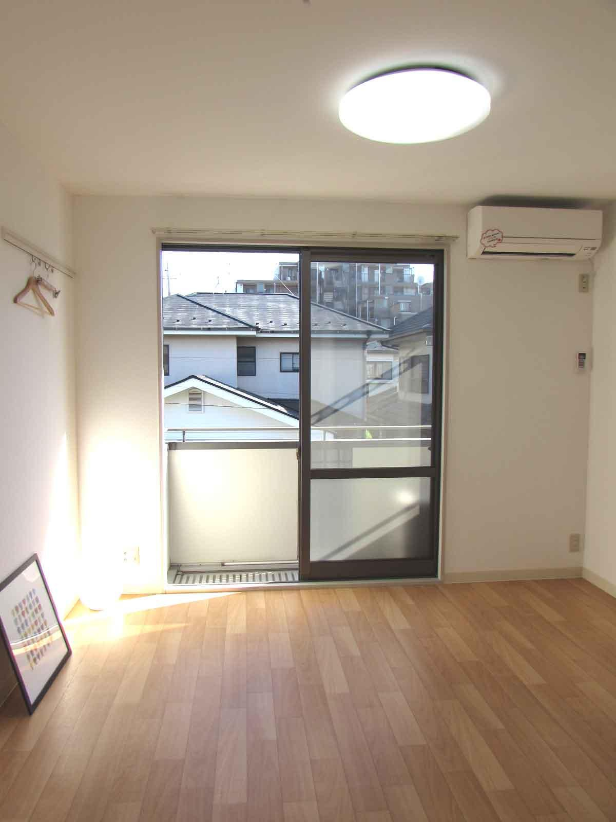 グランデソーニョB棟の居間・リビング|陽当たり良好です