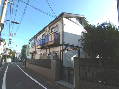 【エントランス】 | ロビハウス | 落ち着いたエントランスです