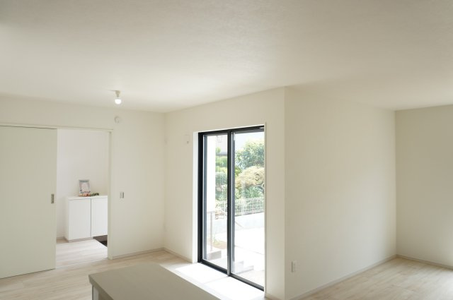 越谷市弥栄町3丁目 新築分譲住宅の居間・リビング