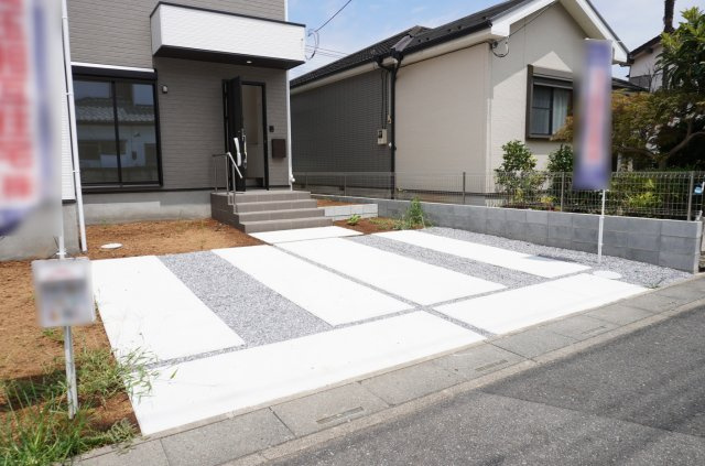 越谷市弥栄町3丁目 新築分譲住宅の駐車場