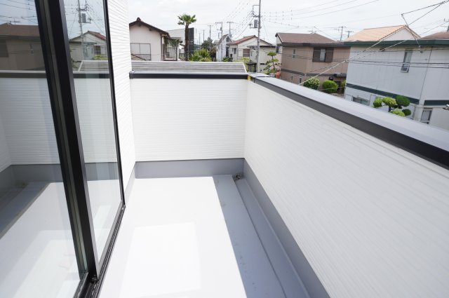 越谷市弥栄町3丁目 新築分譲住宅のバルコニー