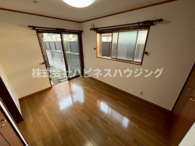 柏市旭町２丁目貸家の洋室