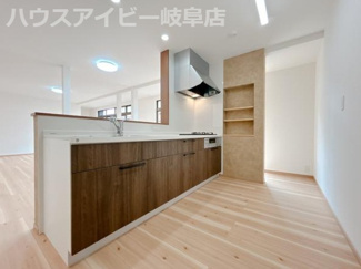 【キッチン】 | 岐阜市上尻毛八幡！リビング30帖の開放感のある中古住宅！お車スペース4台可能！敷地88坪！ | 岐阜市上尻毛八幡！リビング30帖の開放感のある中古住宅！お車スペース4台可能！敷地88坪！