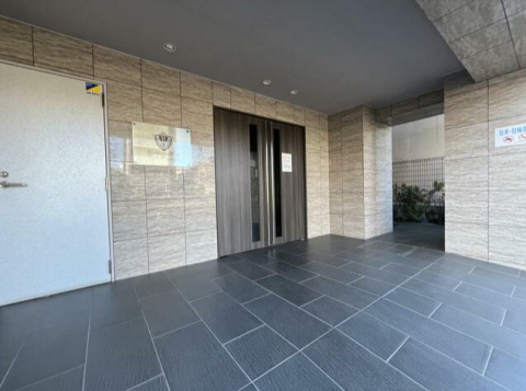 フェルクルールプレスト町屋駅前のエントランス