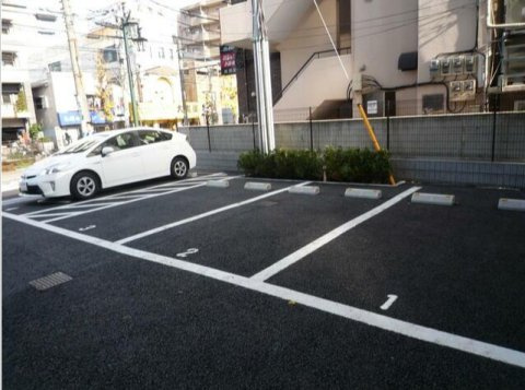 フェルクルールプレスト町屋駅前の駐車場