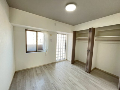 【洋室】 | プライムスクエア住吉公園 | クロス・フローリング張替！綺麗な壁や床で室内が明るくなりますね！爽やかな気分でお過ごしいただけますよ！