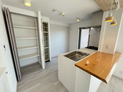 【収納】 | プライムスクエア住吉公園 | キッチンに収納棚があるので、キッチン周りもすっきり片付きますね！