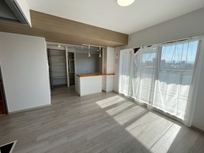 【居間・リビング】 | プライムスクエア住吉公園 | 【本日ご内覧可能】令和６年１２月リフォーム済♪綺麗なお住まいで新生活始めませんか♪