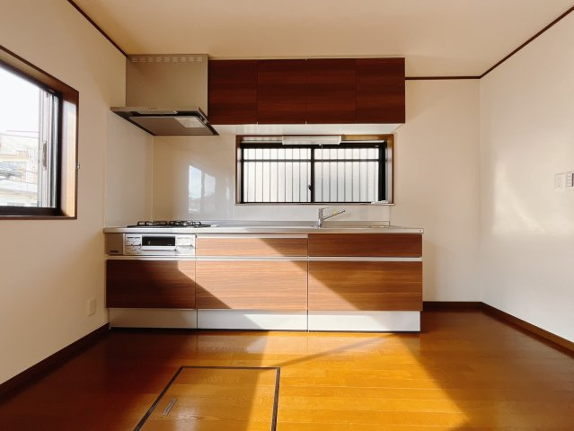 【中古戸建】本庄市東台2丁目のキッチン|■キッチン｜全スライド式収納キッチン♪お皿や鍋の出し入れもラクラクです（＾＾）！