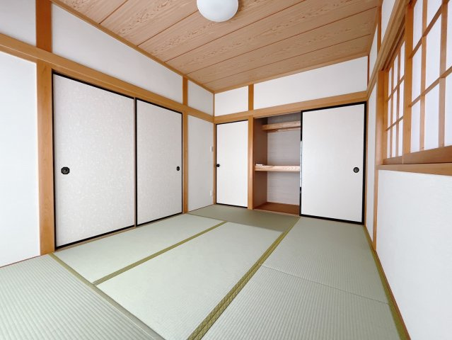 【中古戸建】本庄市東台2丁目の和室|■1階和室｜和室でしか味わえない畳ならではの香りや素材で和のやすらぎを感じてください♪休日はお子様とお昼寝するのにも最適です！