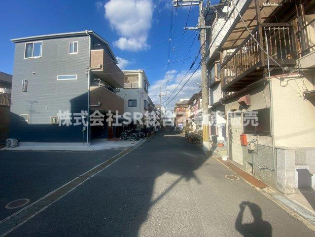 布市町1丁目中古テラスハウスの前面道路含む現地写真|前面道路含む現地写真です