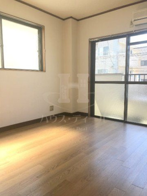 【居間・リビング】 | レジデンスホシナ | こちらの居間で趣味の時間をお楽しみください