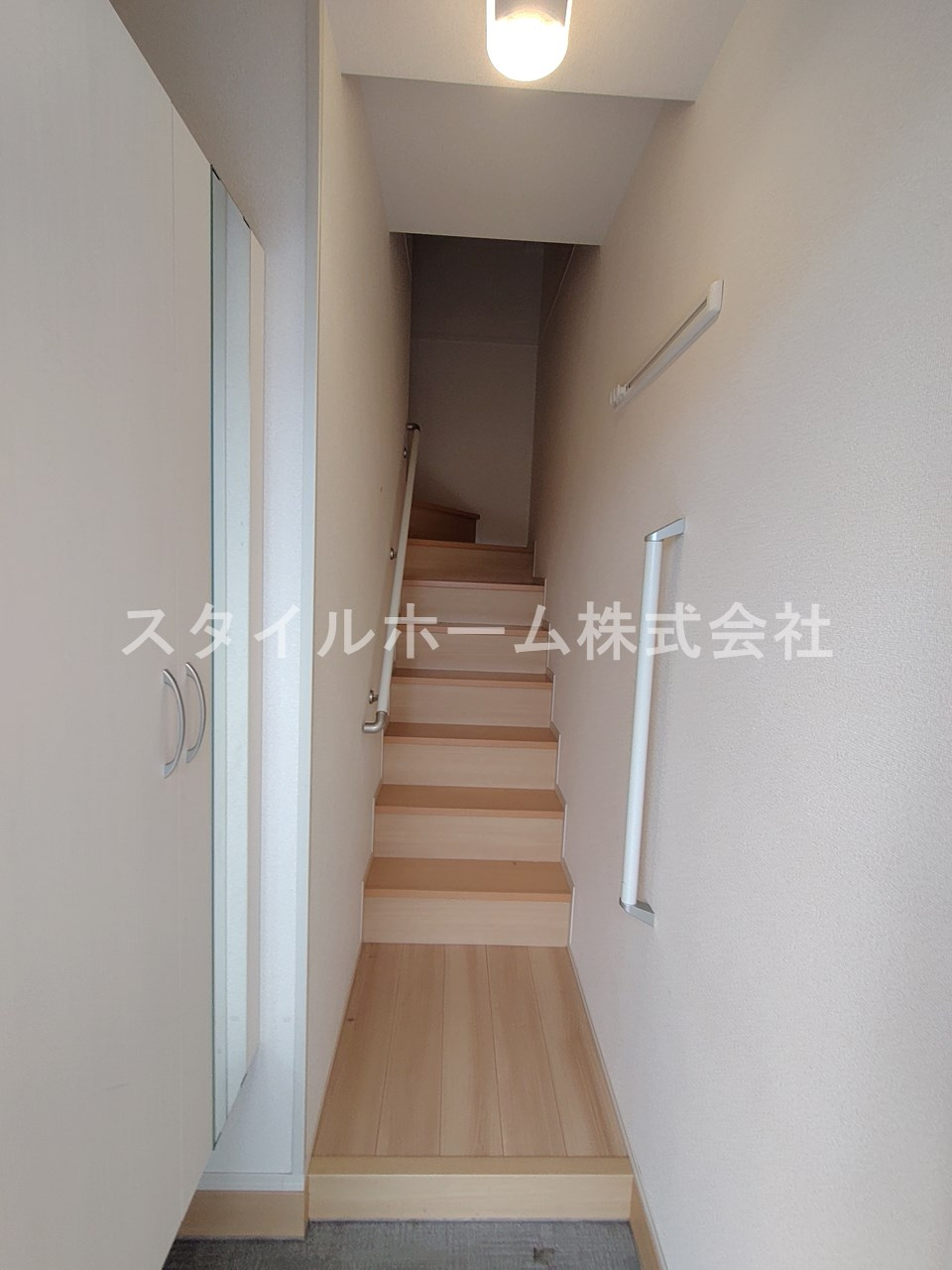 よつ葉館・蒼い館・まほろ館・ほくと館　蒼い館の玄関|イメージ写真です。