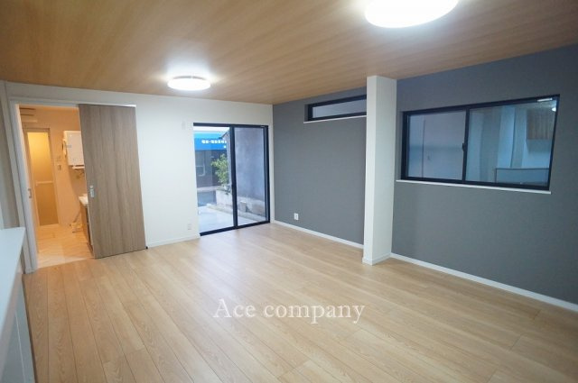 【居間・リビング】 | 東大阪市大蓮東4丁目 | 【LDK：ゆったり18.7帖！】