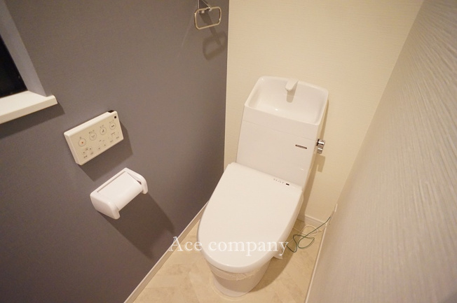 【トイレ】 | 東大阪市大蓮東4丁目 | トイレは1階と2階の各階に完備♪ともに同仕様のシャワートイレです☆