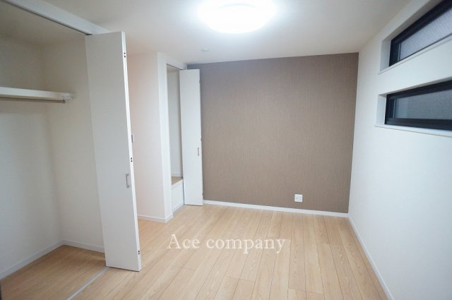 【寝室】 | 東大阪市大蓮東4丁目 | 【2階：洋室6.5帖】2ヶ所にクローゼット完備です♪