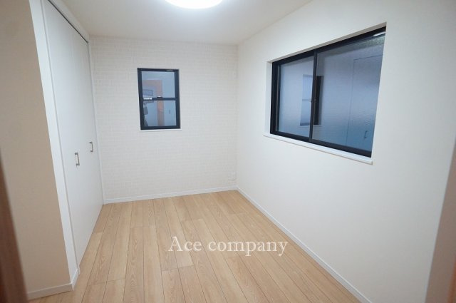 【子供部屋】 | 東大阪市大蓮東4丁目 | 【2階：洋室5.5帖】クローゼット完備です♪