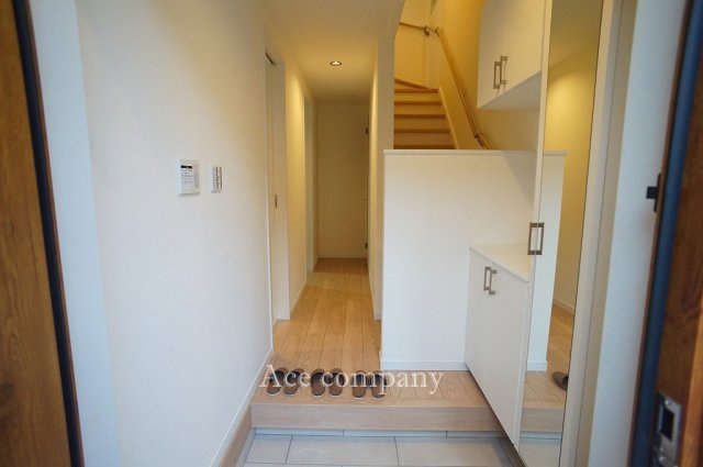 【玄関】 | 東大阪市大蓮東4丁目 | 玄関電子キーシステムで解施錠☆ミラー付きのシューズボックス完備です♪