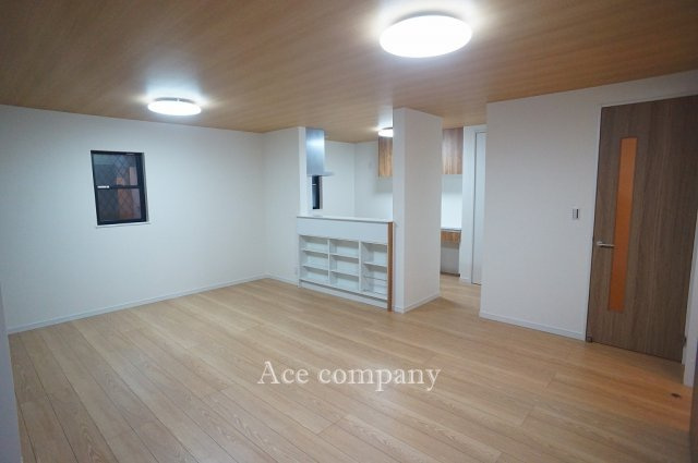 【居間・リビング】 | 東大阪市大蓮東4丁目 | 【LDK：ゆったり18.7帖！】